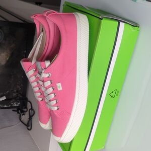 Cariuma (Pink Canvas/Off-White Sole) 10.5M/12W